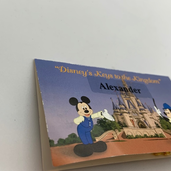 Disney Magic Kingdom Castle Disney's Keys to the Kingdom Gold Tone Key Lapel Pin - Picture 4 of 11